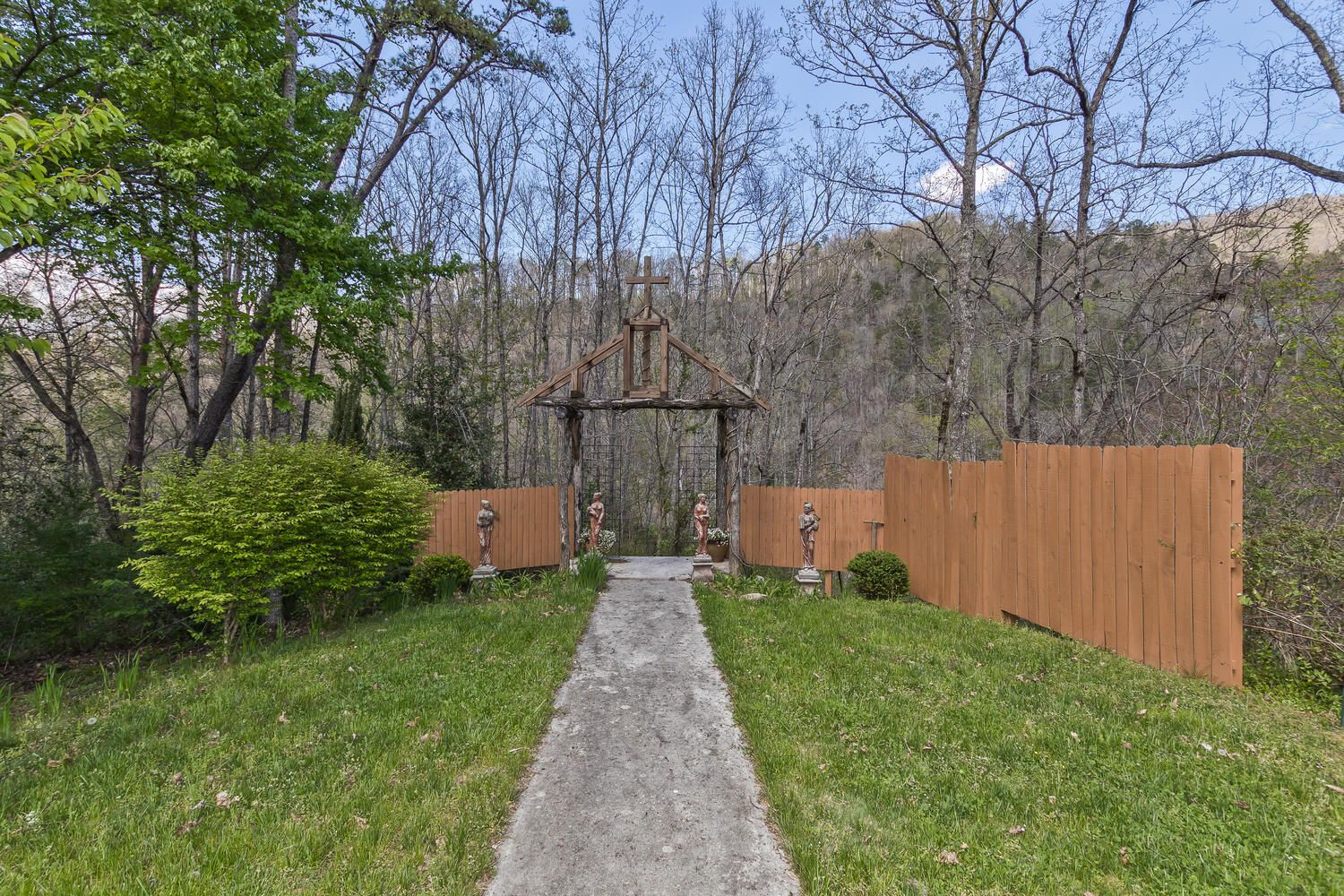 Moonlight Spa and Retreat: 129 Moonlight Dr, Sylva, NC 28779